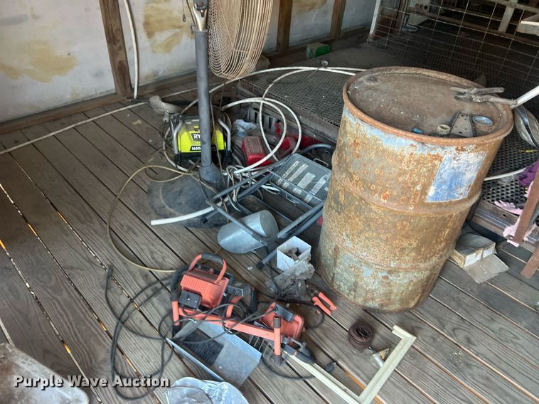 image for item OA9215 Farrowing shed