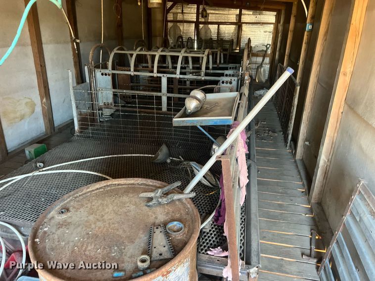 image for item OA9215 Farrowing shed