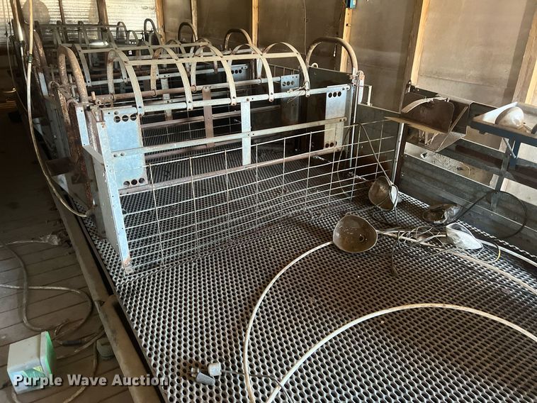 image for item OA9215 Farrowing shed