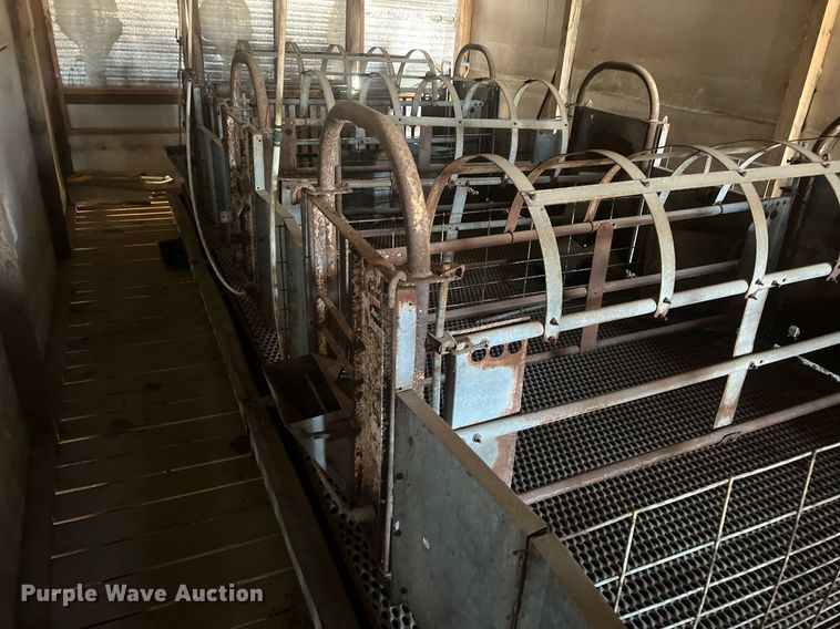 image for item OA9215 Farrowing shed