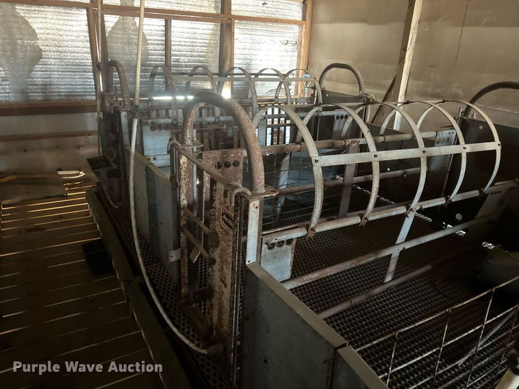 image for item OA9215 Farrowing shed