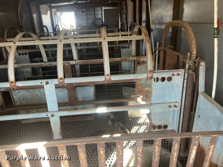 image for item OA9215 Farrowing shed