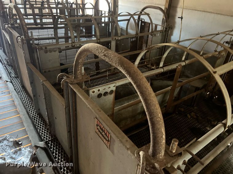 image for item OA9215 Farrowing shed