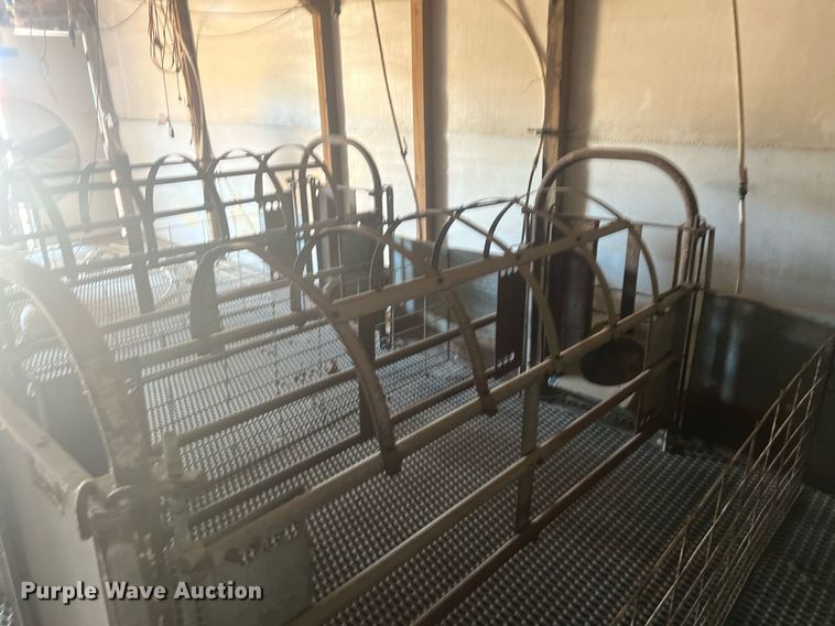 image for item OA9215 Farrowing shed