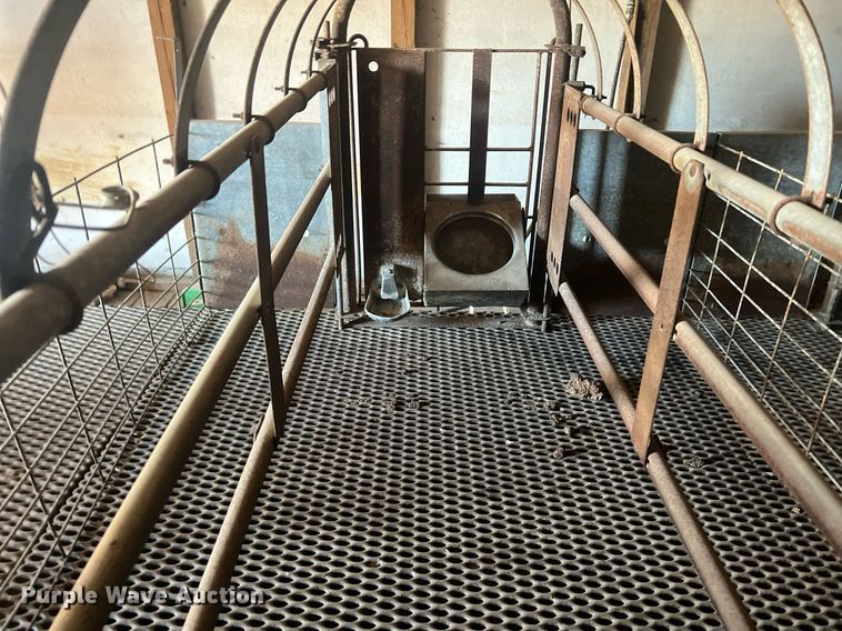 image for item OA9215 Farrowing shed