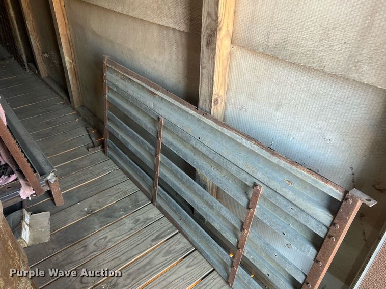 image for item OA9215 Farrowing shed