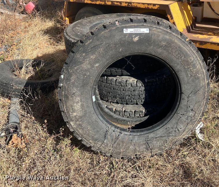 image for item OA9218 (4) 275/80R22.5 tires