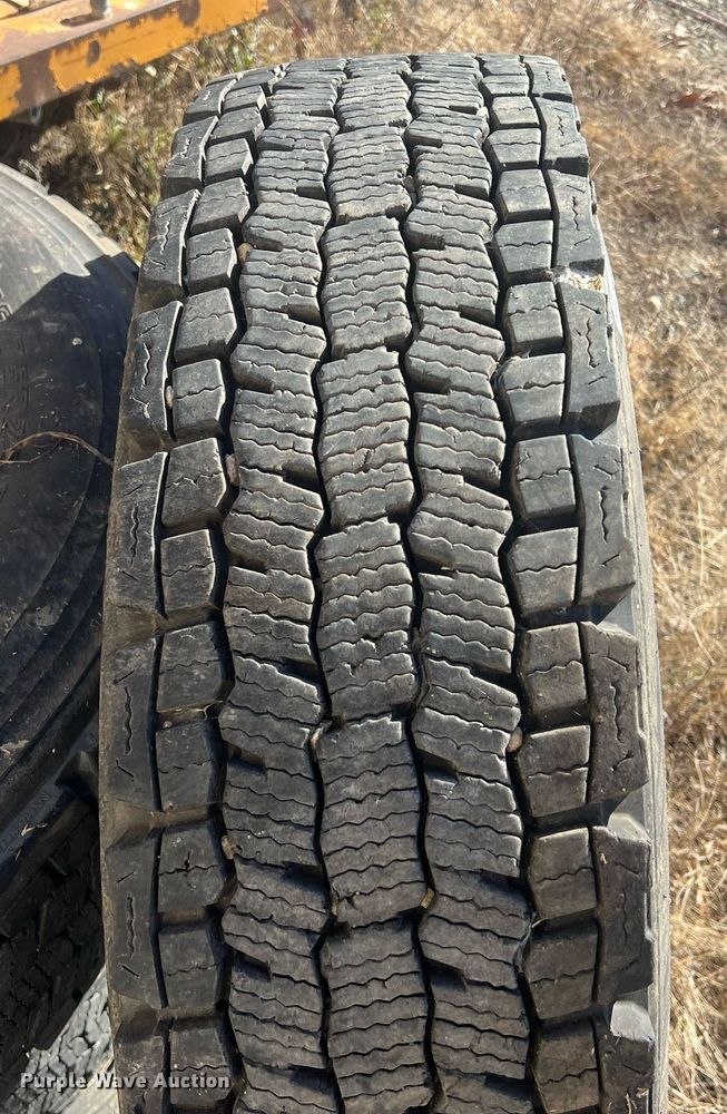 image for item OA9218 (4) 275/80R22.5 tires