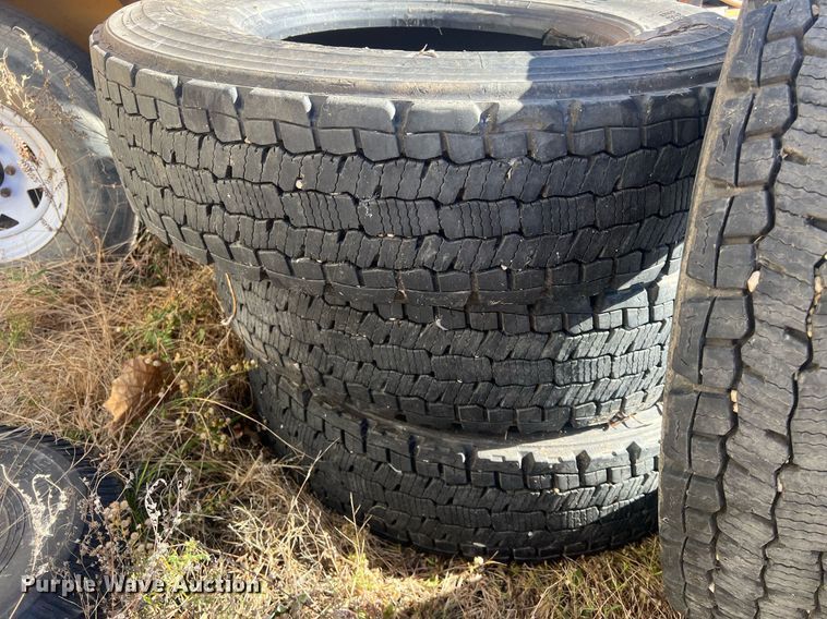 image for item OA9218 (4) 275/80R22.5 tires