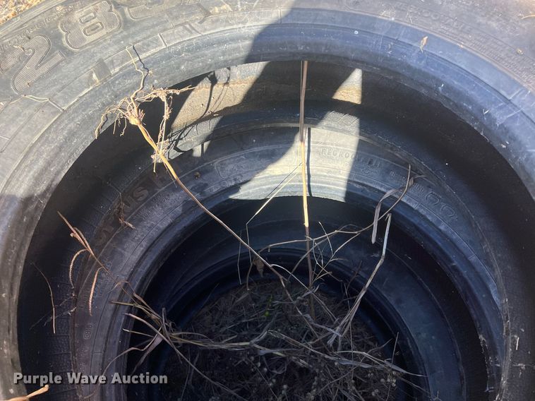 image for item OA9218 (4) 275/80R22.5 tires