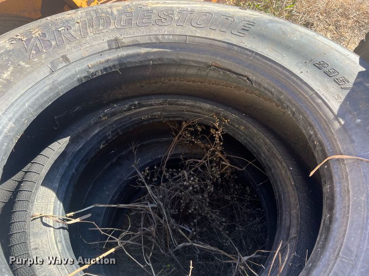 image for item OA9218 (4) 275/80R22.5 tires