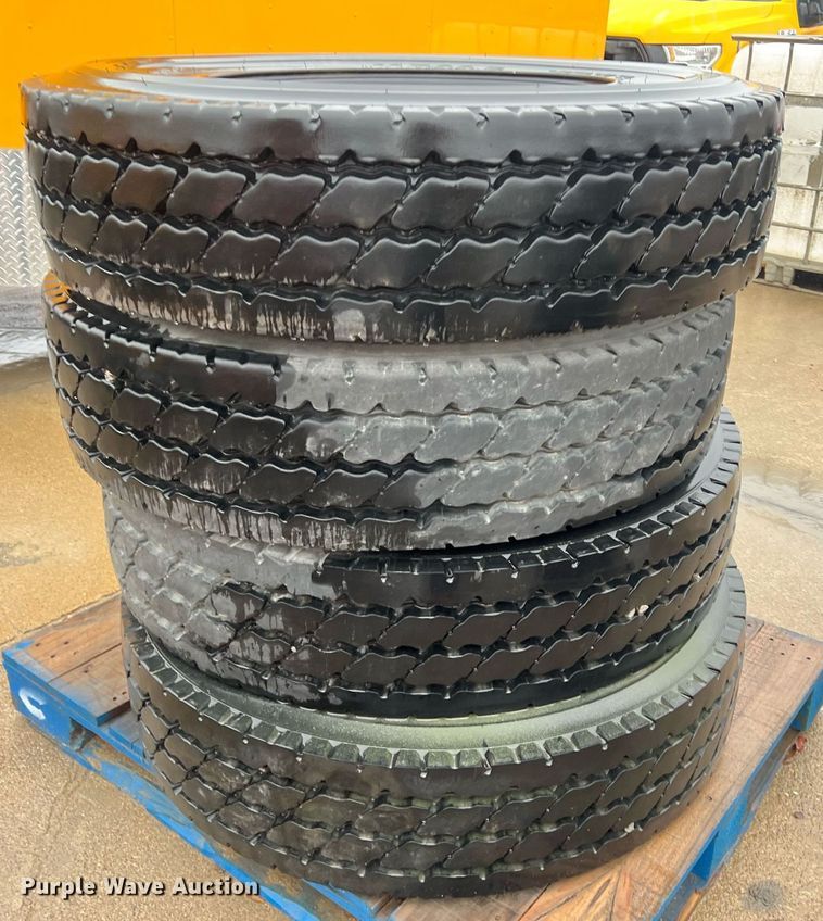 image for item OA9221 (4) Michelin 11R22.5 tires and wheels