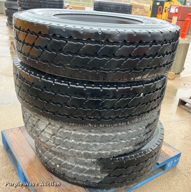 image for item OA9221 (4) Michelin 11R22.5 tires and wheels
