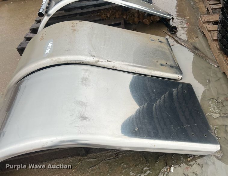 image for item OA9224 (2) truck fenders