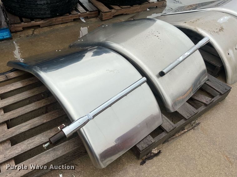 image for item OA9225 (2) truck fenders