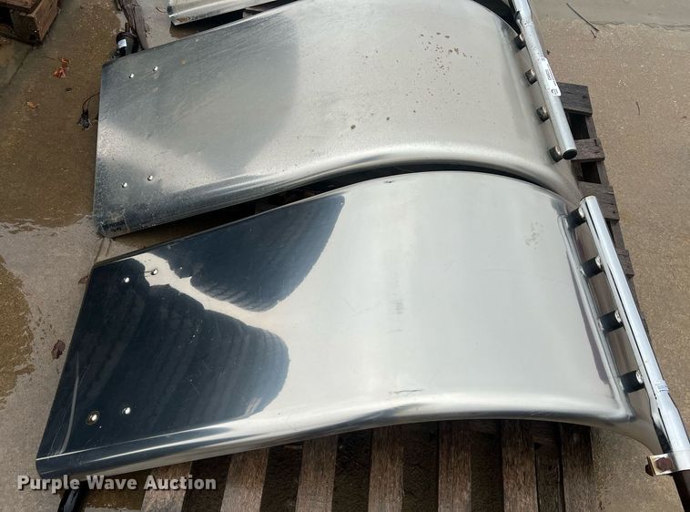 image for item OA9225 (2) truck fenders