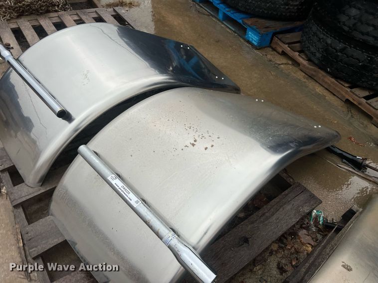image for item OA9225 (2) truck fenders