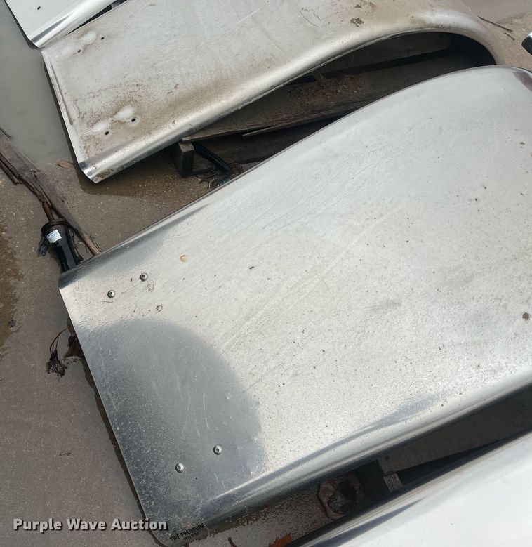 image for item OA9225 (2) truck fenders