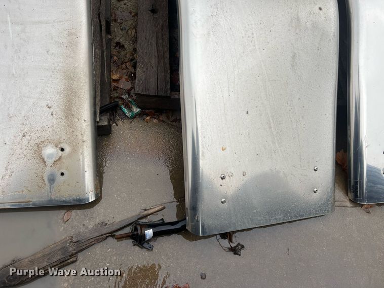 image for item OA9225 (2) truck fenders