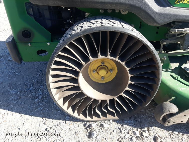 image for item OF9605 John Deere Z930M  ZTR lawn mower