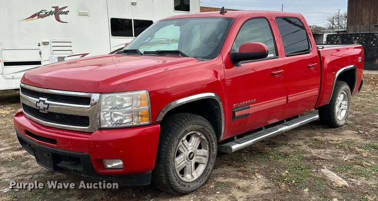 image for item OK9295 2010 Chevrolet Silverado 1500  Crew Cab pickup truck