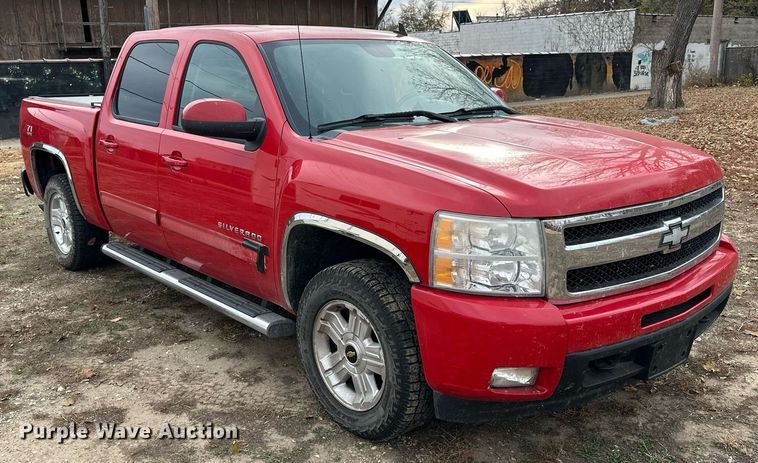 image for item OK9295 2010 Chevrolet Silverado 1500  Crew Cab pickup truck