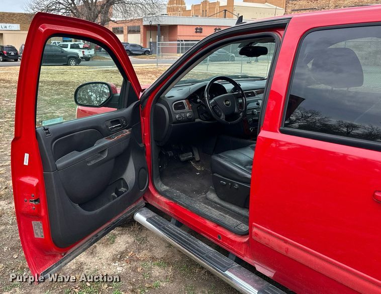 image for item OK9295 2010 Chevrolet Silverado 1500  Crew Cab pickup truck