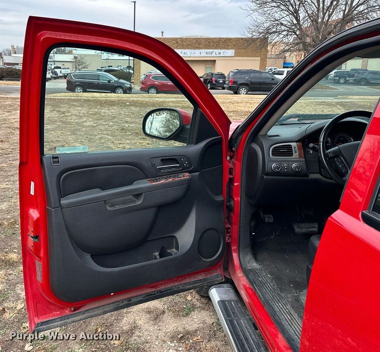 image for item OK9295 2010 Chevrolet Silverado 1500  Crew Cab pickup truck