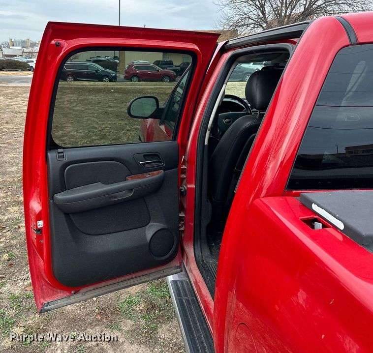 image for item OK9295 2010 Chevrolet Silverado 1500  Crew Cab pickup truck