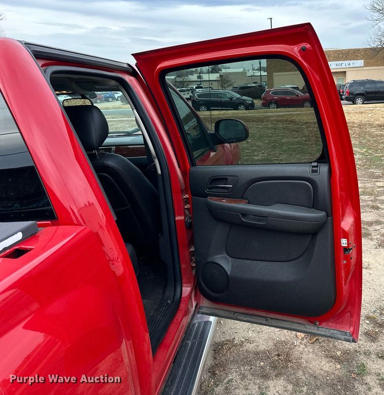 image for item OK9295 2010 Chevrolet Silverado 1500  Crew Cab pickup truck