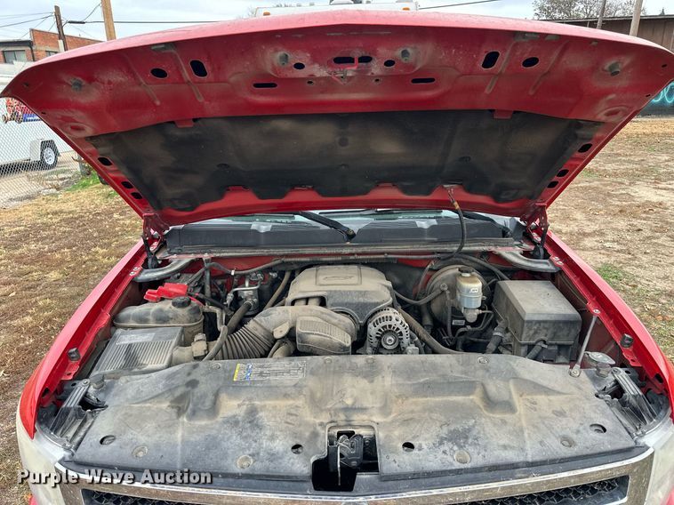 image for item OK9295 2010 Chevrolet Silverado 1500  Crew Cab pickup truck