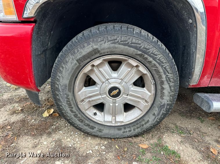 image for item OK9295 2010 Chevrolet Silverado 1500  Crew Cab pickup truck