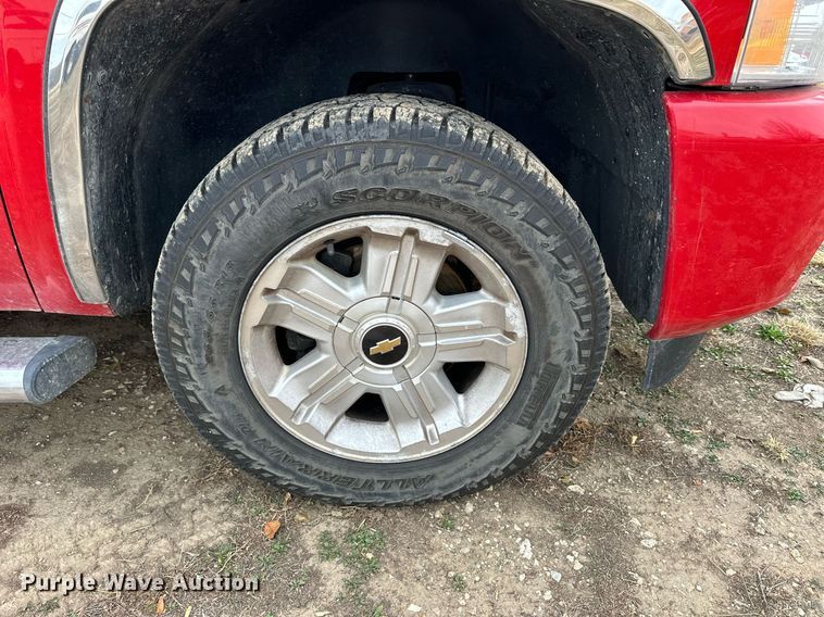 image for item OK9295 2010 Chevrolet Silverado 1500  Crew Cab pickup truck