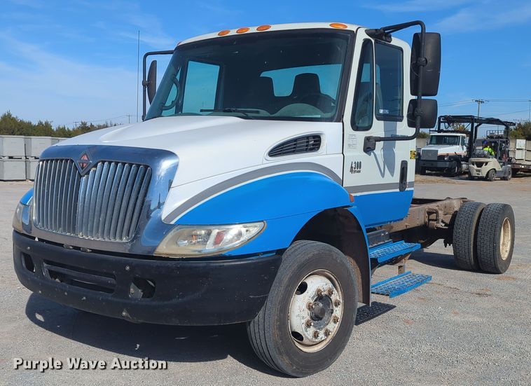 image for item OL9086 2006 International 4300  truck cab and chassis