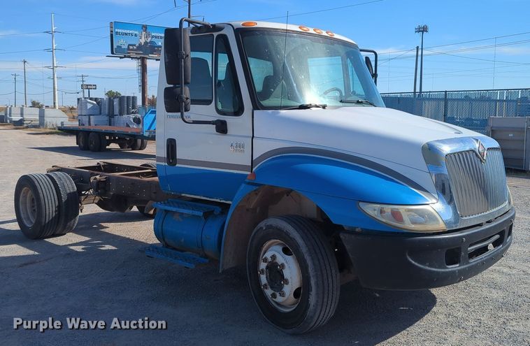 image for item OL9086 2006 International 4300  truck cab and chassis