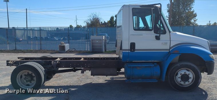 image for item OL9086 2006 International 4300  truck cab and chassis