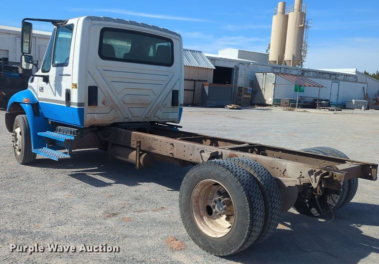 image for item OL9086 2006 International 4300  truck cab and chassis