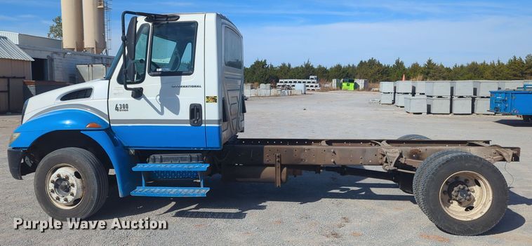 image for item OL9086 2006 International 4300  truck cab and chassis