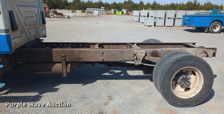 image for item OL9086 2006 International 4300  truck cab and chassis