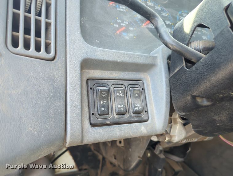 image for item OL9086 2006 International 4300  truck cab and chassis