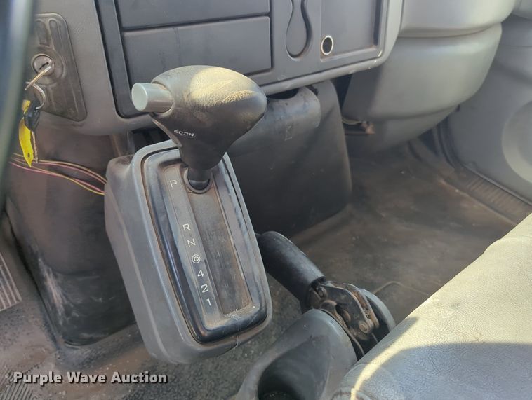 image for item OL9086 2006 International 4300  truck cab and chassis