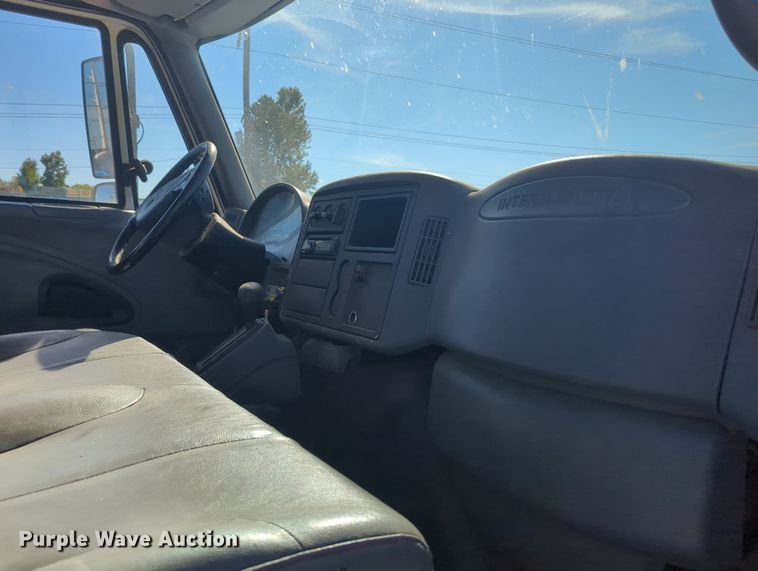 image for item OL9086 2006 International 4300  truck cab and chassis