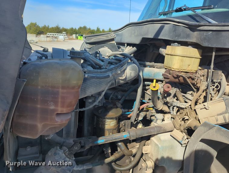 image for item OL9086 2006 International 4300  truck cab and chassis