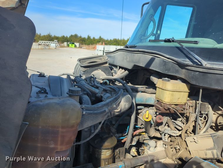 image for item OL9086 2006 International 4300  truck cab and chassis