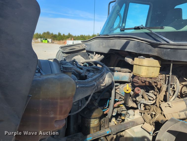 image for item OL9086 2006 International 4300  truck cab and chassis