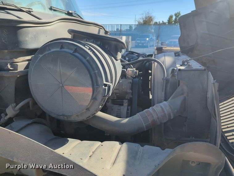 image for item OL9086 2006 International 4300  truck cab and chassis