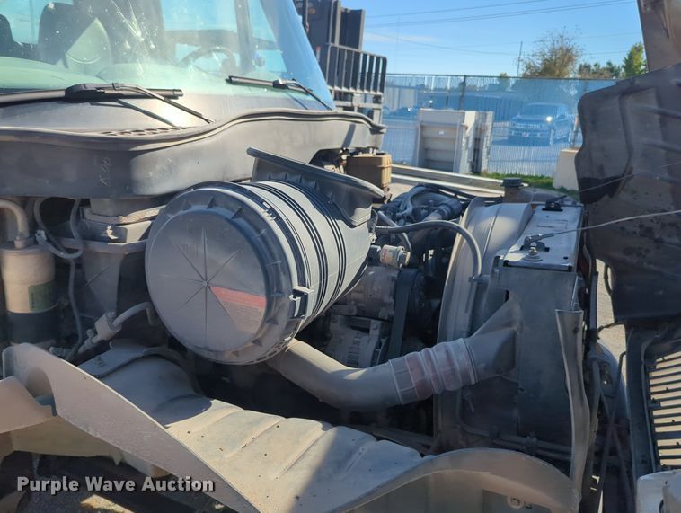 image for item OL9086 2006 International 4300  truck cab and chassis