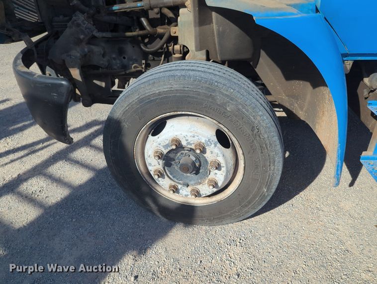 image for item OL9086 2006 International 4300  truck cab and chassis