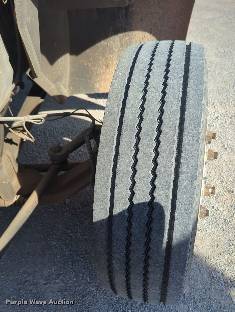 image for item OL9086 2006 International 4300  truck cab and chassis