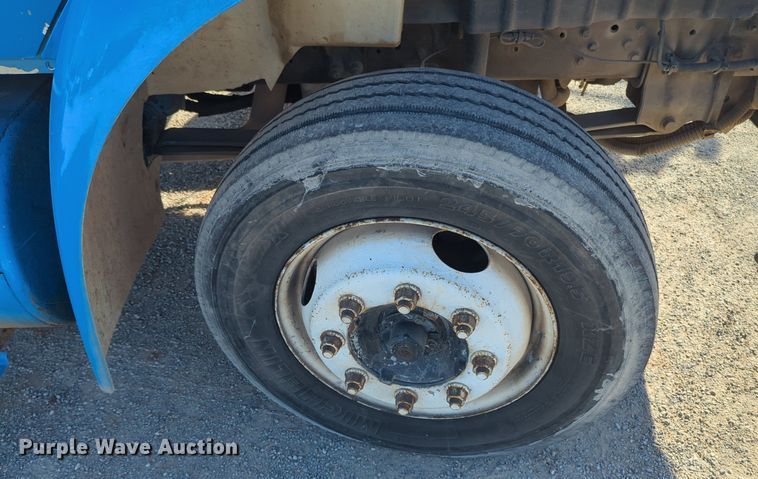 image for item OL9086 2006 International 4300  truck cab and chassis